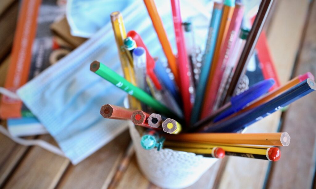 Pencils Colored Pencils Pens  - sweetlouise / Pixabay