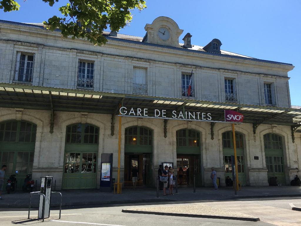 Gare de Saintes