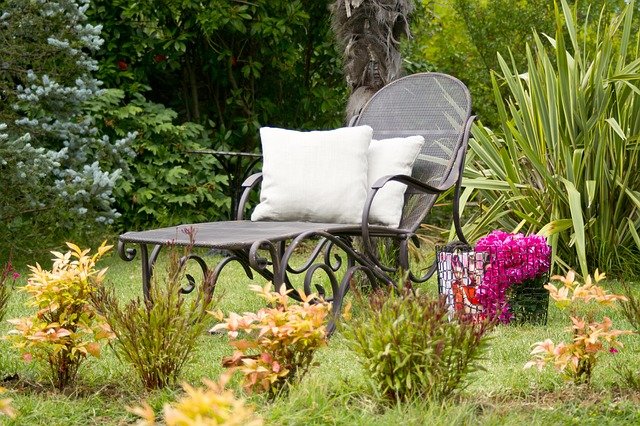 Sunbeds Pillow Garden Souvenir - Engin_Akyurt / Pixabay